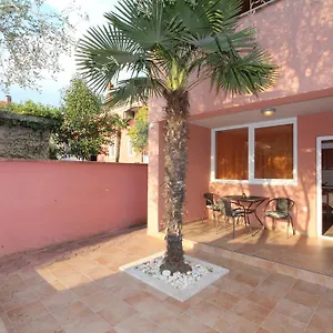 https://apartmani-sturago.in-istria.net